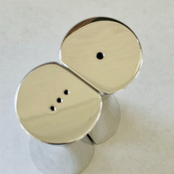 Gorgeous Nambe Flared Alloy Kissing Salt & Pepper Shakers 6086 Modern - Was $100 - Picture 8 of 9